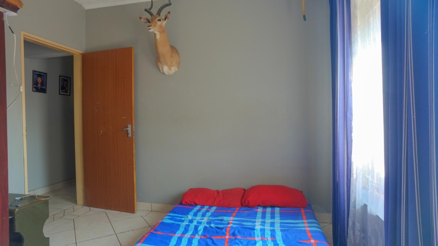 6 Bedroom Property for Sale in Oos Einde North West